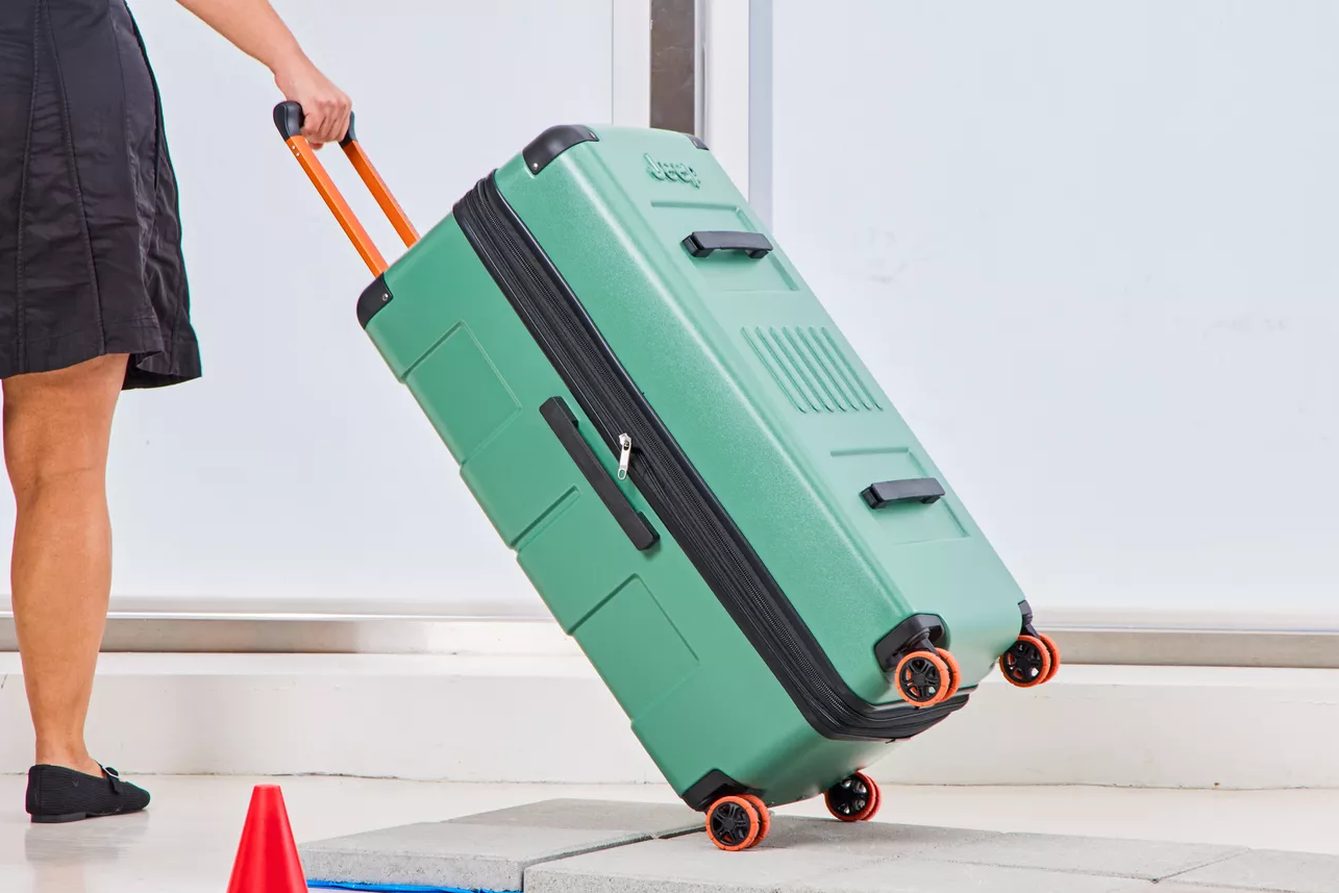 Level8 Grace set pieces stacked by size, showing carry-on next to checked piece